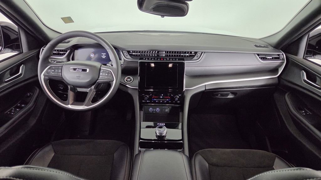 Used 2023 Jeep Grand Cherokee L Laredo image 39