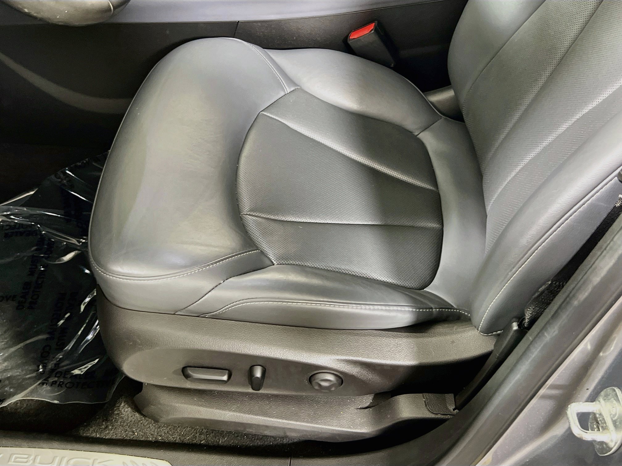 Used 2020 Buick Envision Essence AWD/4WD image 18
