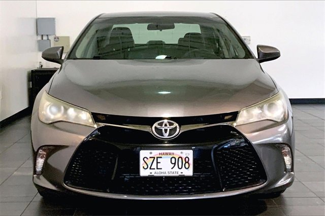 Used 2017 Toyota Camry SE image 3