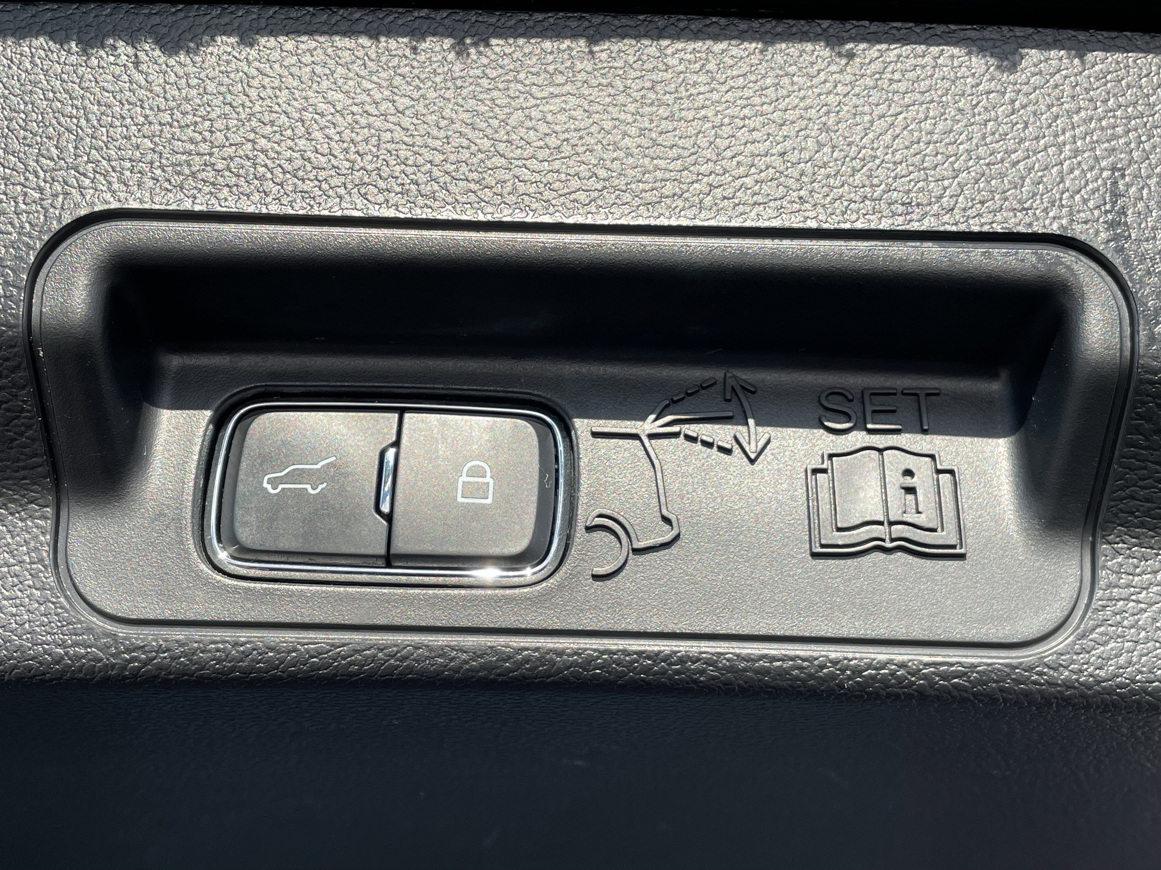 Used 2023 Ford Explorer XLT w/ Equipment Group 202A image 7