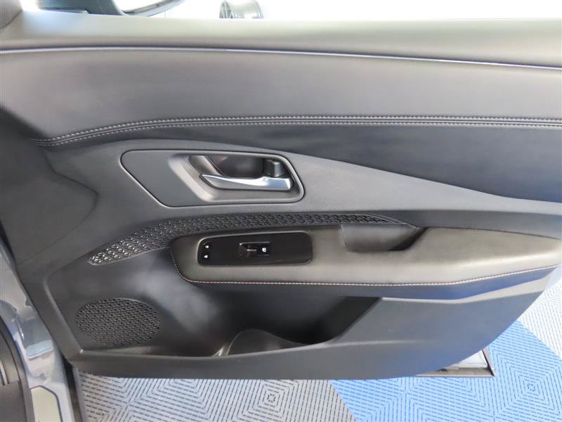 Used 2024 Nissan Ariya AWD image 38