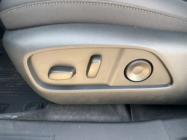 New 2027 Chevrolet Equinox LT w/ Convenience Package II FWD image 19