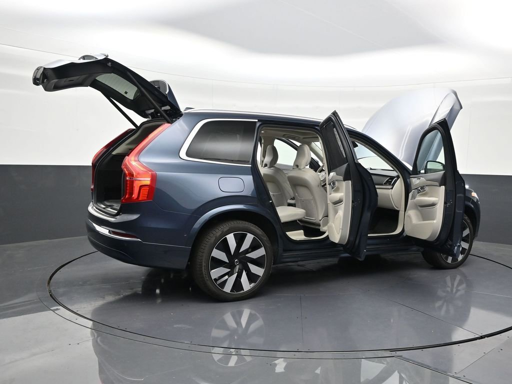 Used 2025 Volvo XC90 T8 Ultra w/ Lounge Package image 30