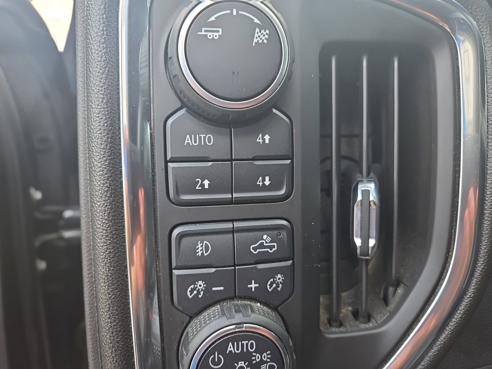 Used 2019 Chevrolet Silverado 1500 RST AWD/4WD image 13