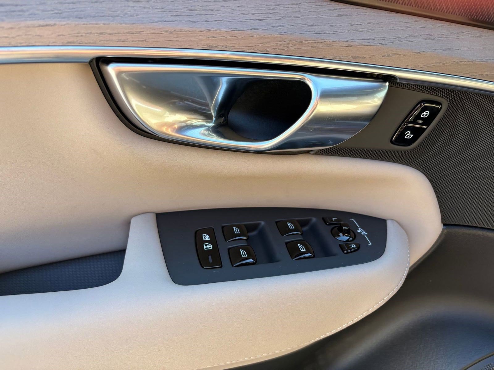 New 2026 Volvo XC90 T8 Plus w/ Protection Package image 13