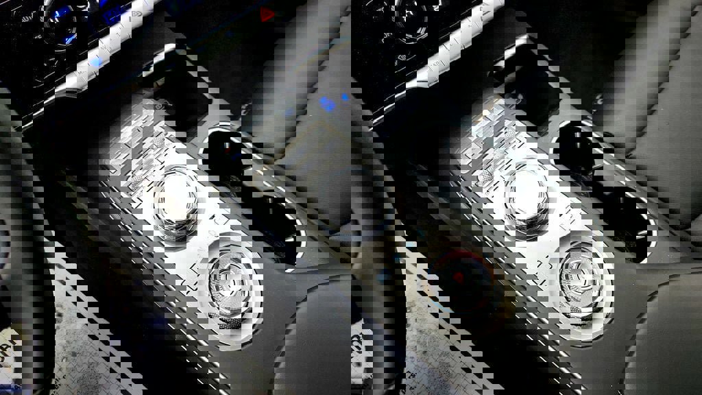 Used 2025 Genesis GV70 2.5T w/ Select Package image 17