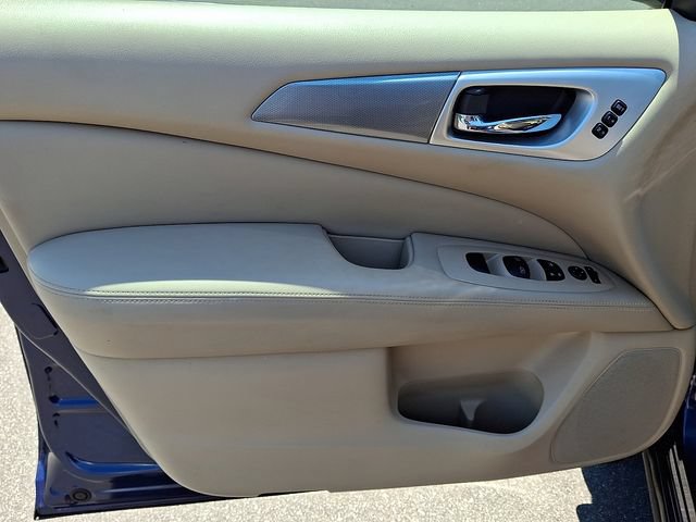 Used 2017 Nissan Pathfinder SL w/ SL Tech Package FWD image 9