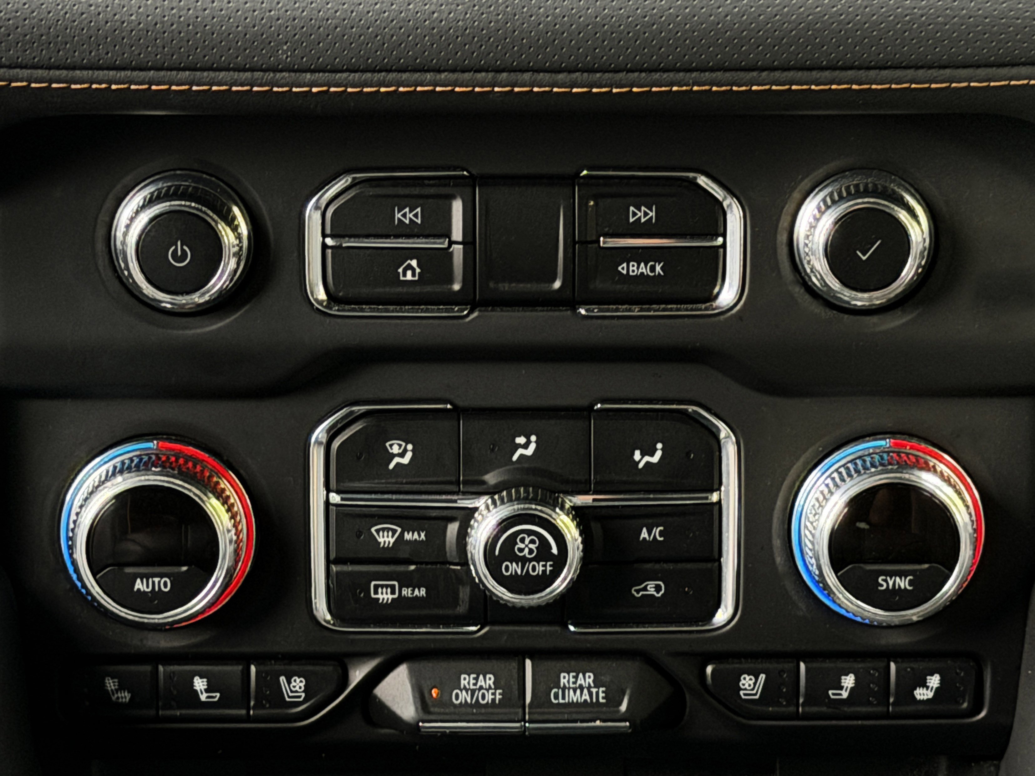 Used 2024 GMC Yukon XL AT4 w/ Technology Package AWD/4WD image 24