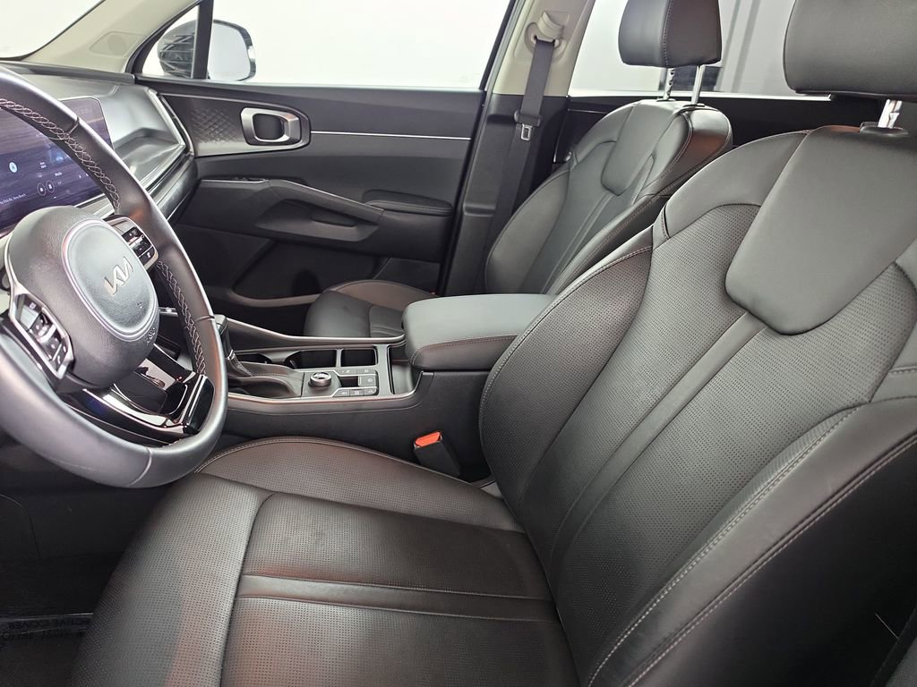 Certified 2025 Kia Sorento S FWD image 8