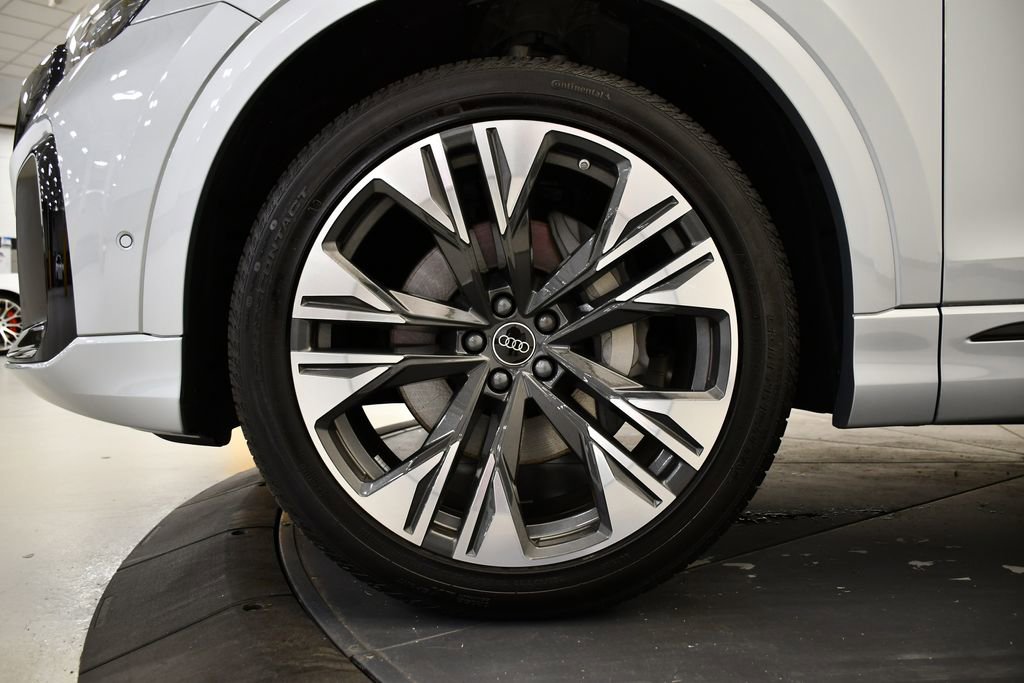 Used 2025 Audi Q8 Premium Plus image 13