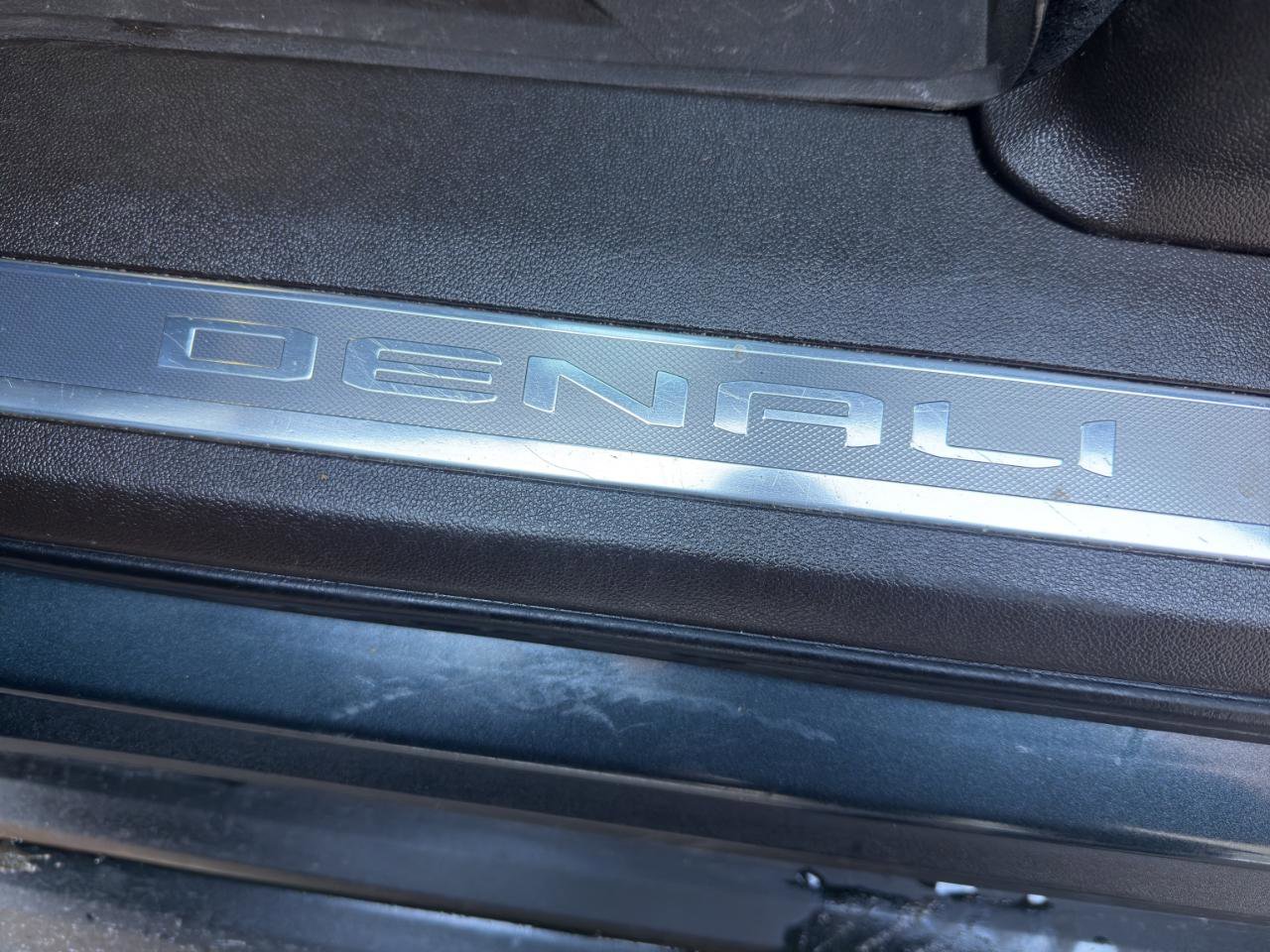 Used 2021 GMC Yukon Denali image 32