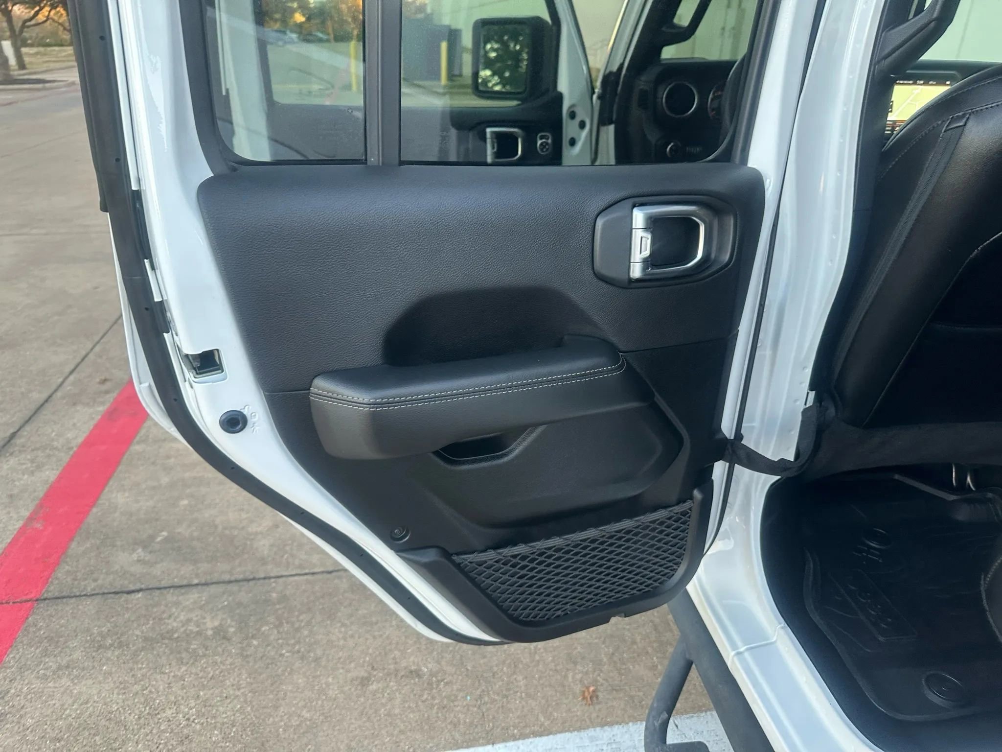 Used 2020 Jeep Gladiator Overland image 15