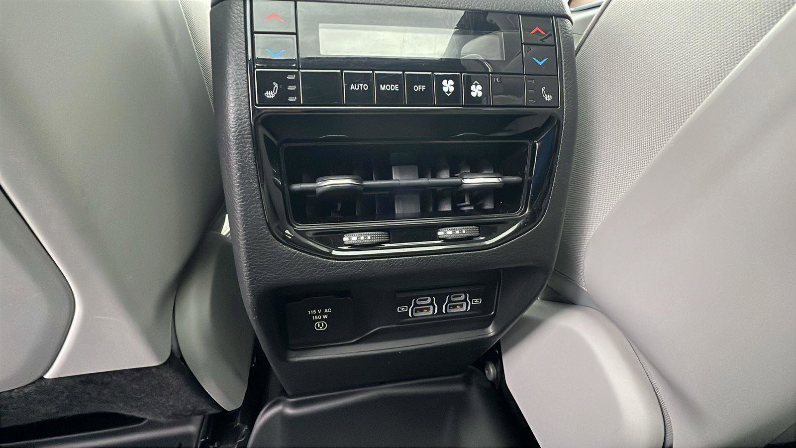 Used 2022 Jeep Grand Cherokee Summit w/ Adv Protech Group IV AWD/4WD image 22