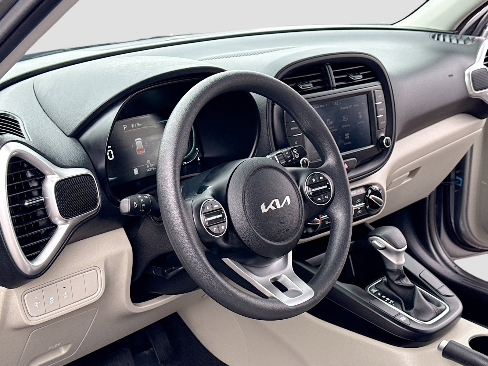 Used 2023 Kia Soul LX w/ LX Technology Package image 4