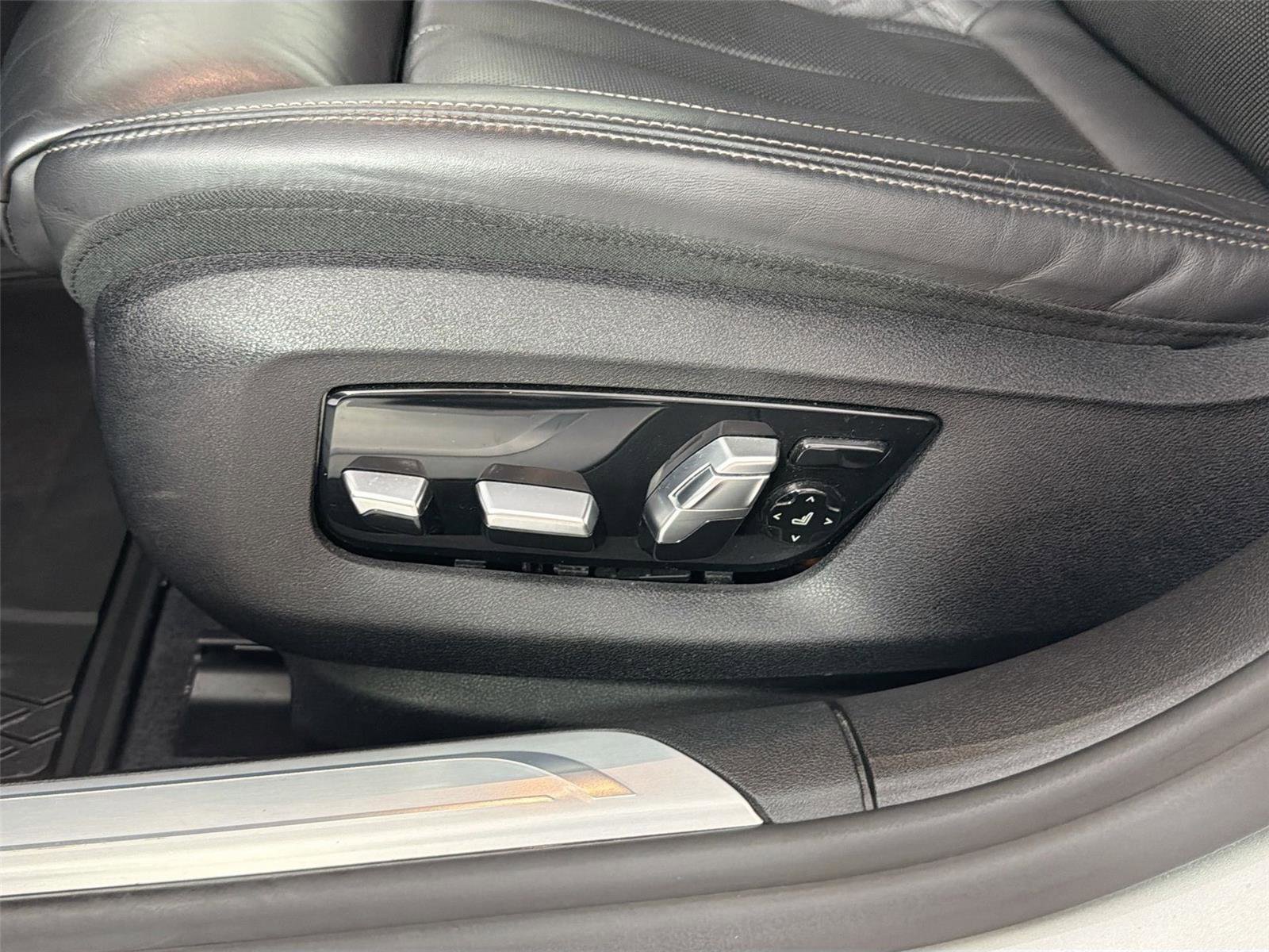 Used 2020 BMW 740i w/ M Sport Package RWD image 19
