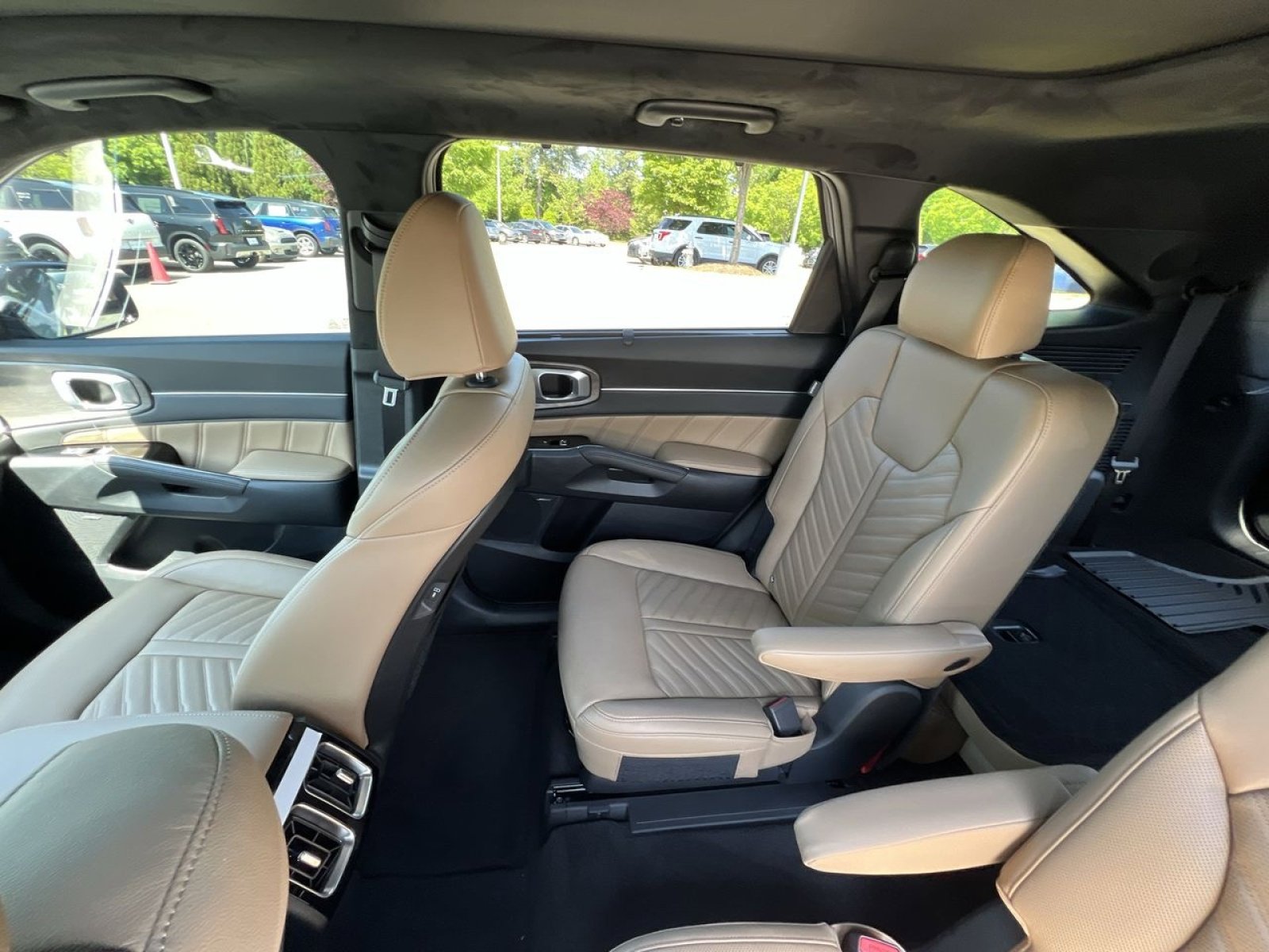 Used 2026 Kia Sorento SX Prestige w/ Olive Brown Leather Package AWD/4WD image 3
