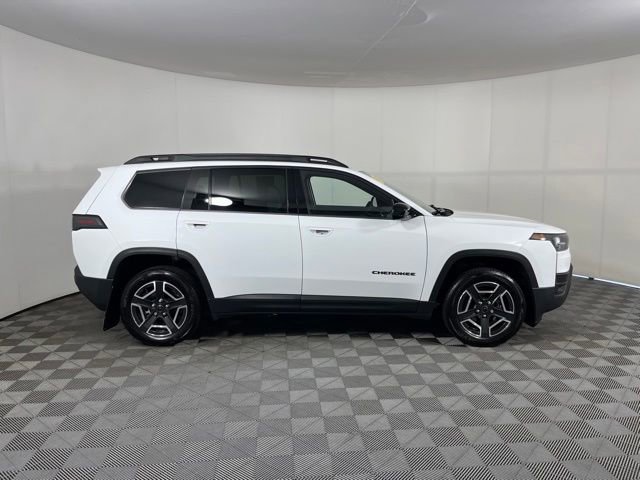 Used 2026 Jeep Cherokee Laredo AWD/4WD image 8