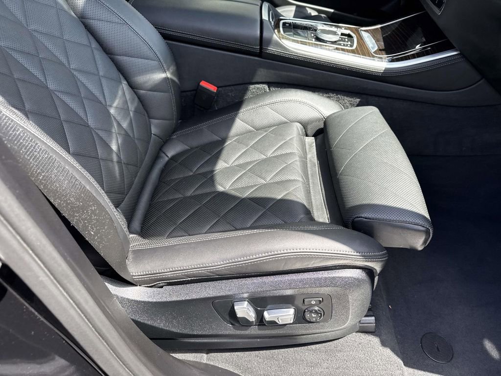 Used 2024 BMW X5 xDrive40i w/ Parking Assistance Package AWD/4WD image 27