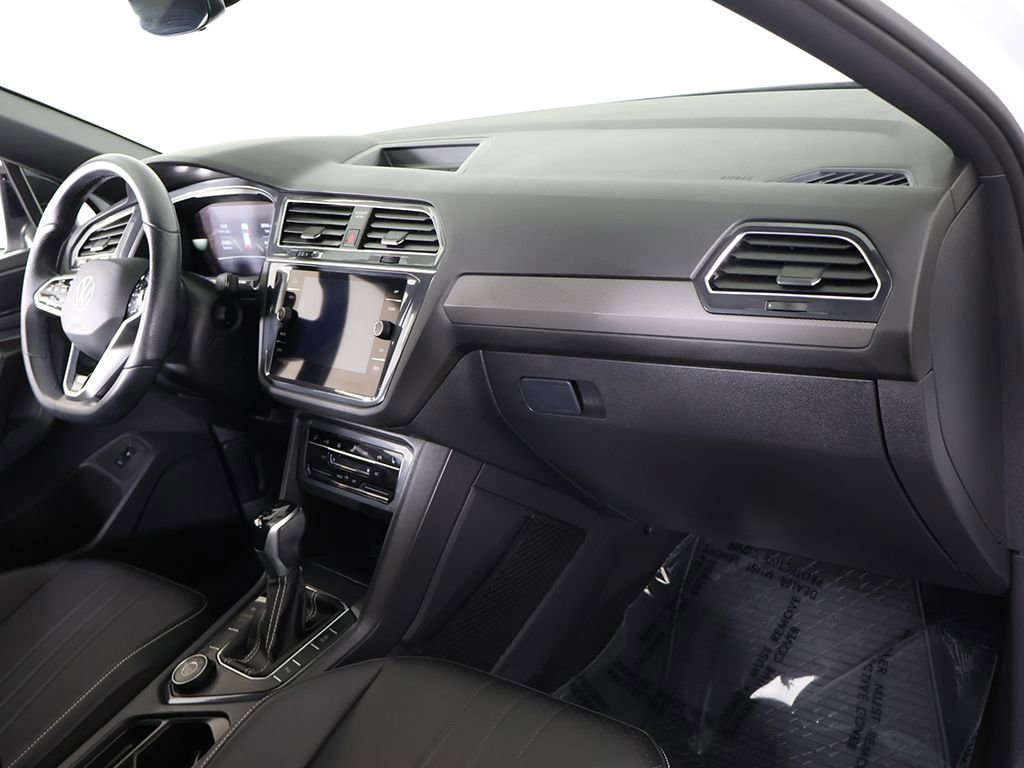 Used 2022 Volkswagen Tiguan SE R-Line image 29