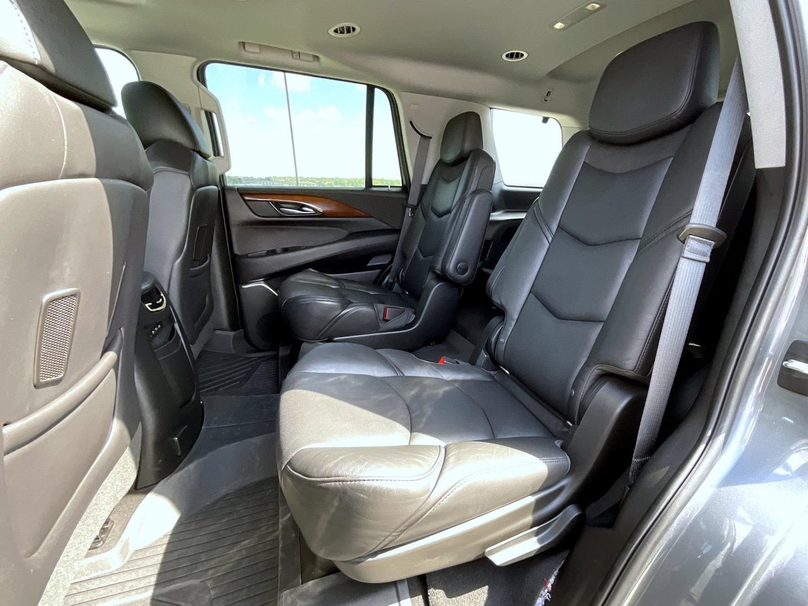 Used 2019 Cadillac Escalade Premium Luxury AWD/4WD image 22