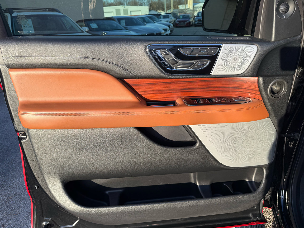 Used 2018 Lincoln Navigator Reserve w/ Technology Package image 33