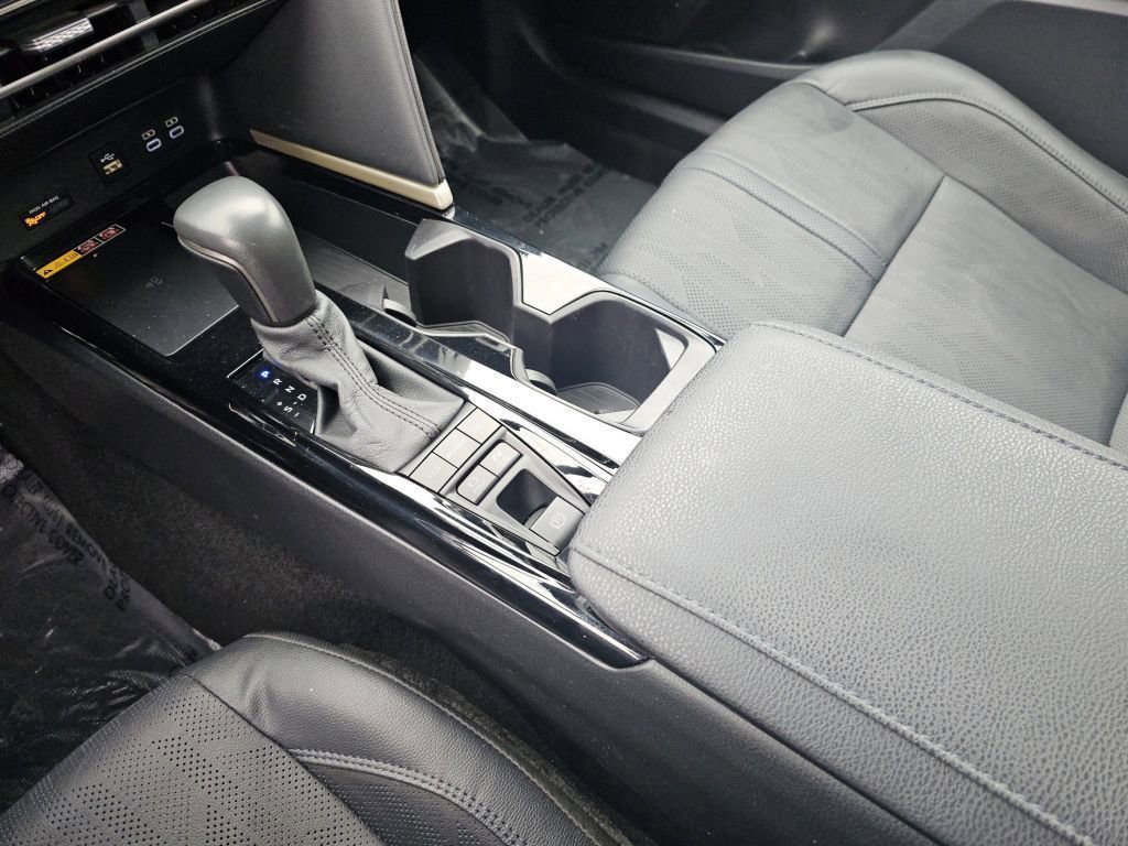 Used 2025 Toyota Camry XSE FWD image 33