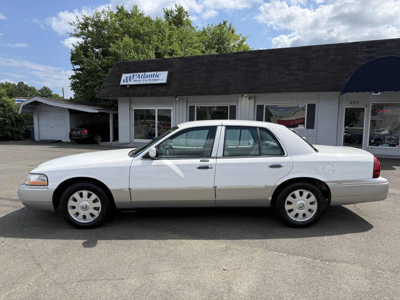 Used 2005 Mercury Grand Marquis LSE RWD image 5