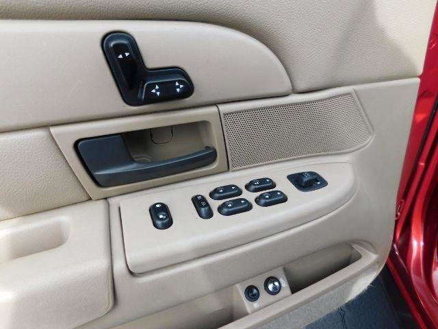 Used 2003 Ford Crown Victoria LX image 11