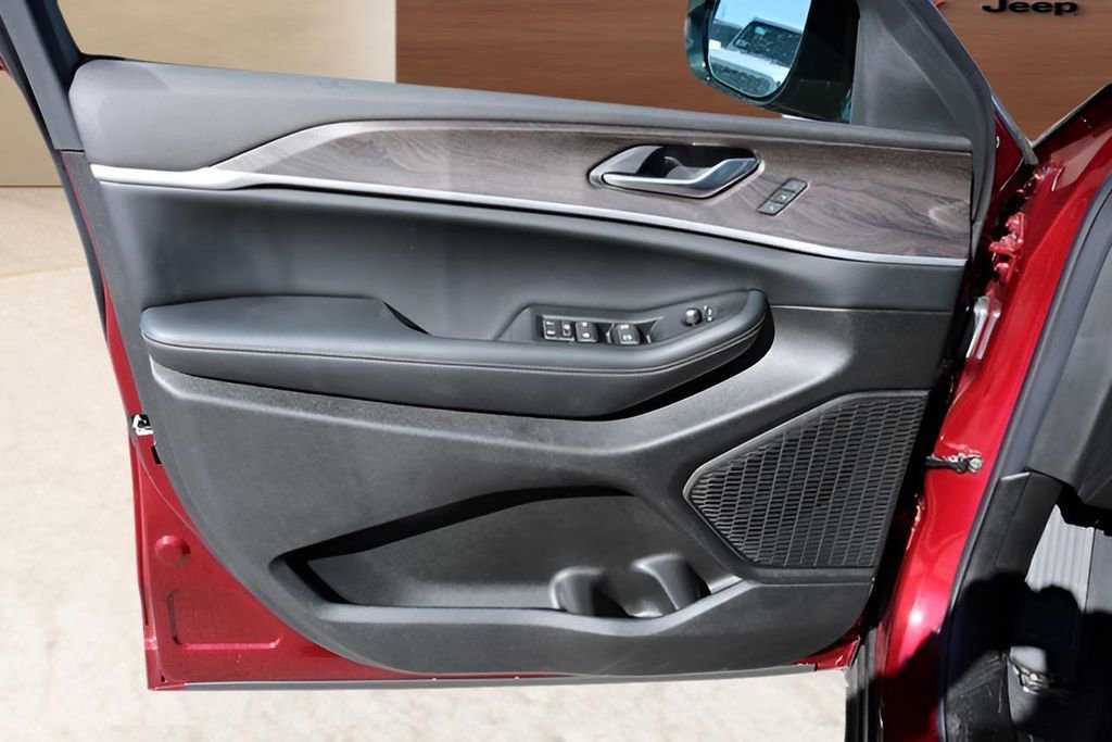 New 2025 Jeep Grand Cherokee Limited image 10