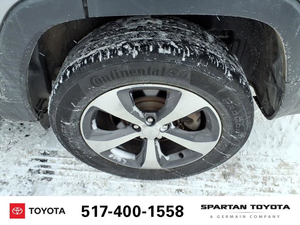 Used 2019 Jeep Cherokee Limited w/ Technology Group image 10