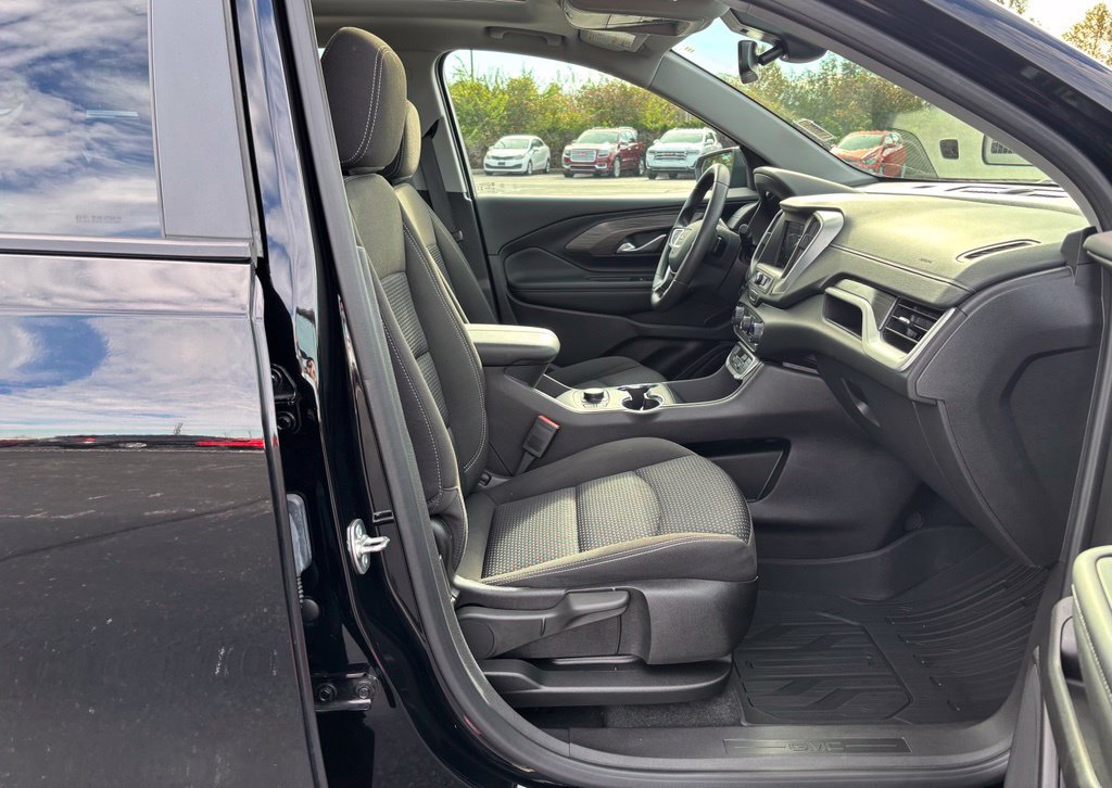 Used 2024 GMC Terrain SLE w/ Driver Convenience Package FWD image 22