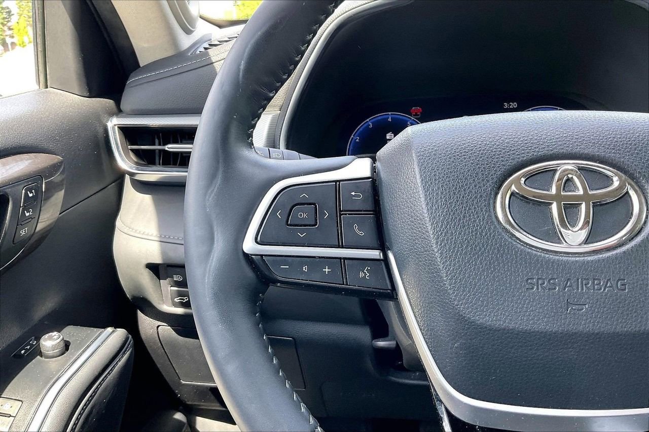 Used 2023 Toyota Highlander Platinum FWD image 32
