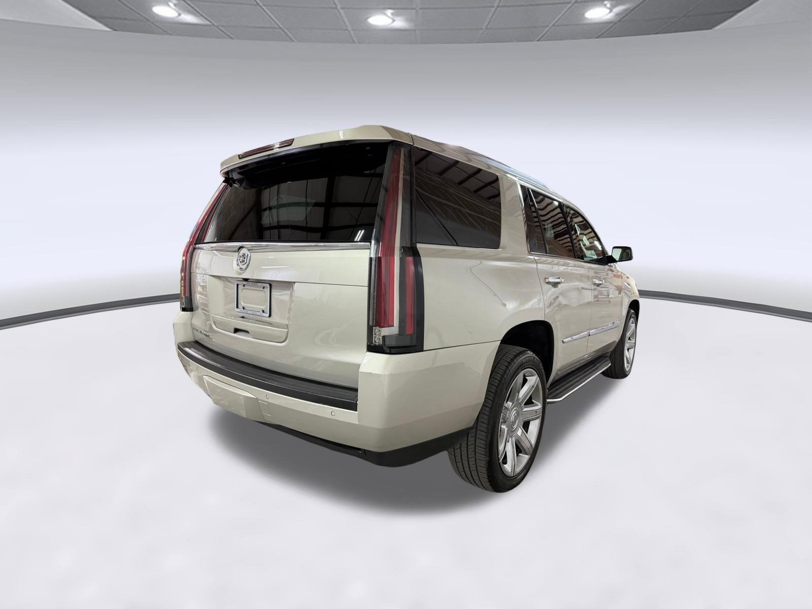 Used 2015 Cadillac Escalade Luxury AWD/4WD image 8