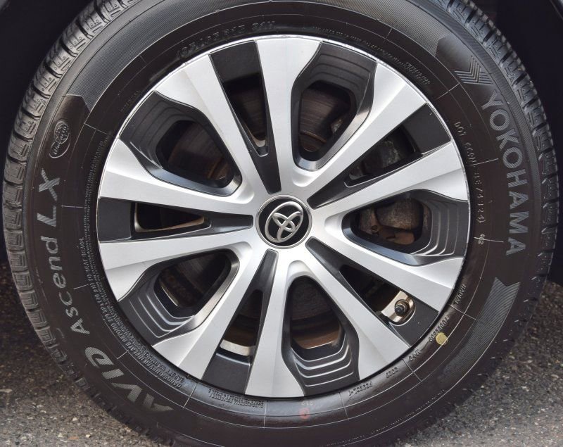 Used 2021 Toyota Prius Prime LE FWD image 12