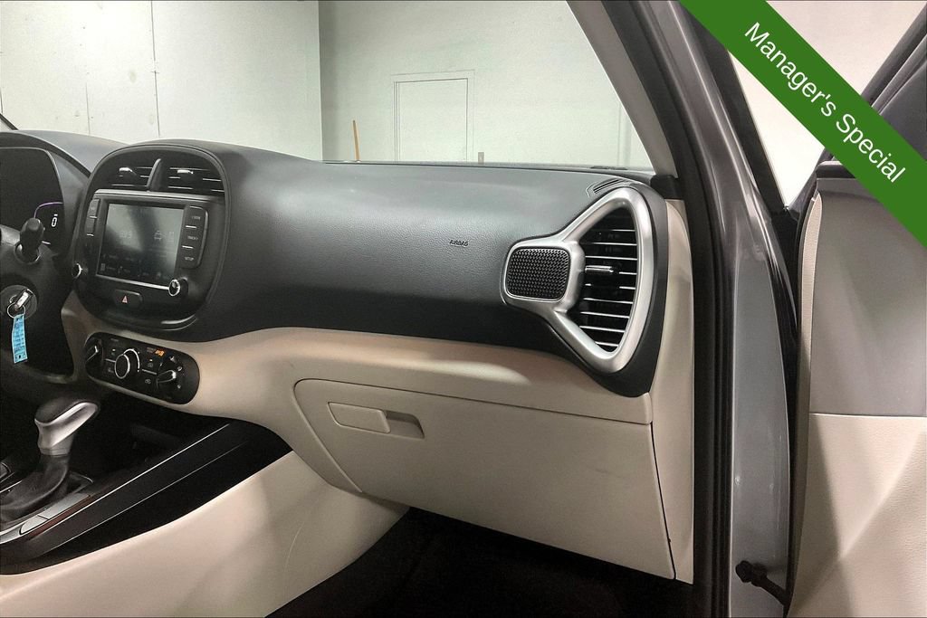 Used 2025 Kia Soul LX w/ LX Technology Package FWD image 19