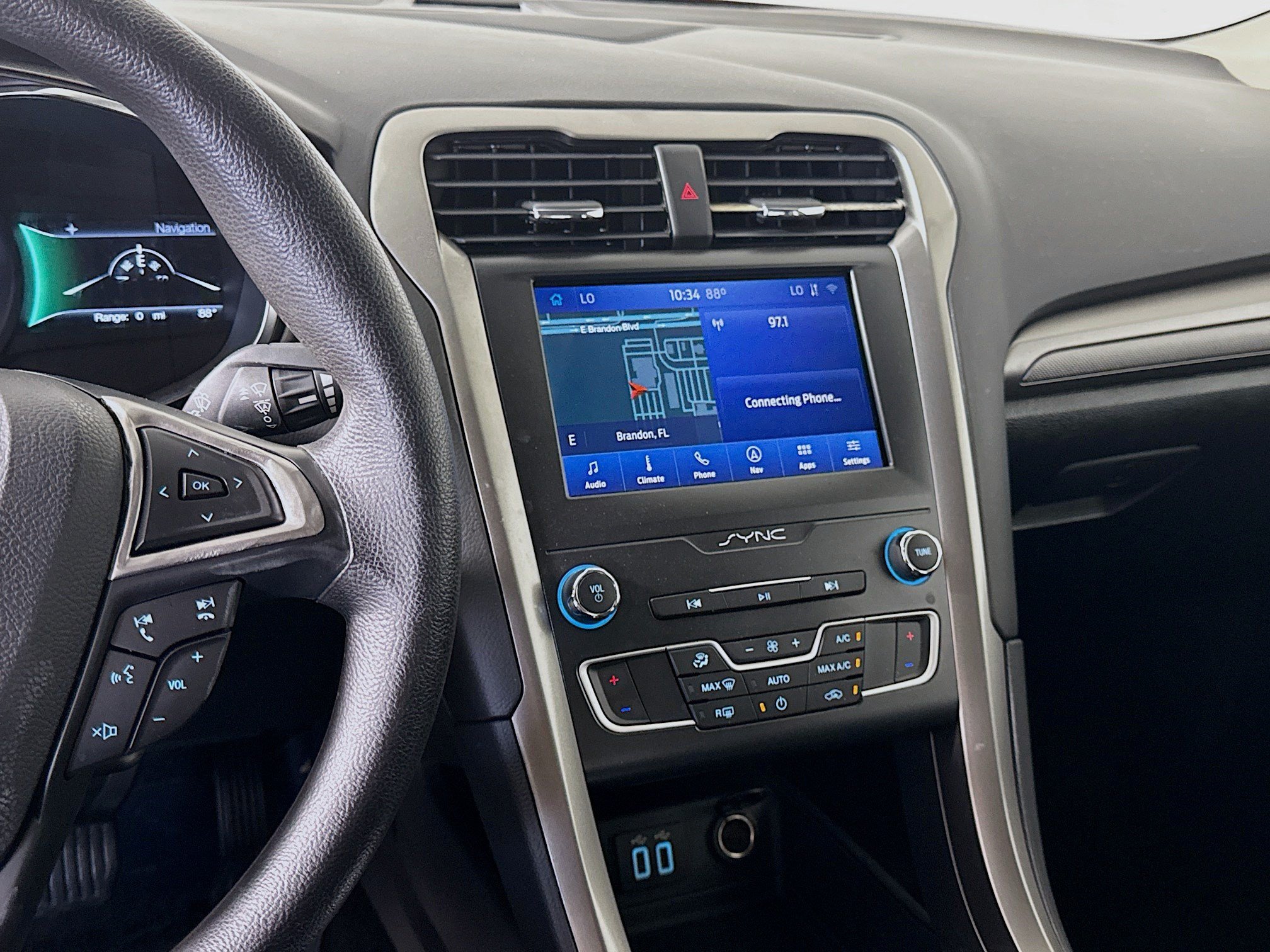 Used 2020 Ford Fusion SE FWD image 18