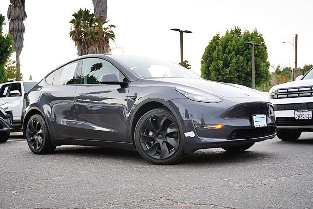 Used 2024 Tesla Model Y Long Range AWD/4WD image 2