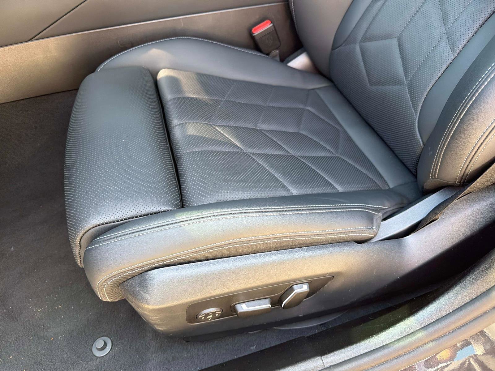 Used 2025 BMW 530i w/ Premium Package RWD image 19