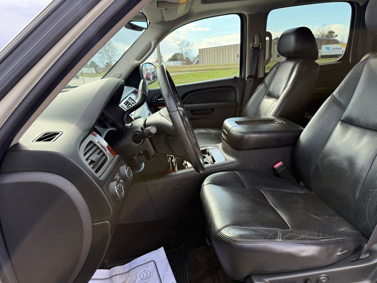 Used 2011 Chevrolet Avalanche LTZ image 16