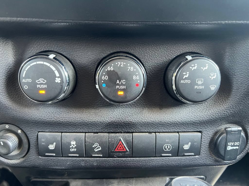 Used 2015 Jeep Wrangler Unlimited Sahara w/ Dual Top Group AWD/4WD image 26