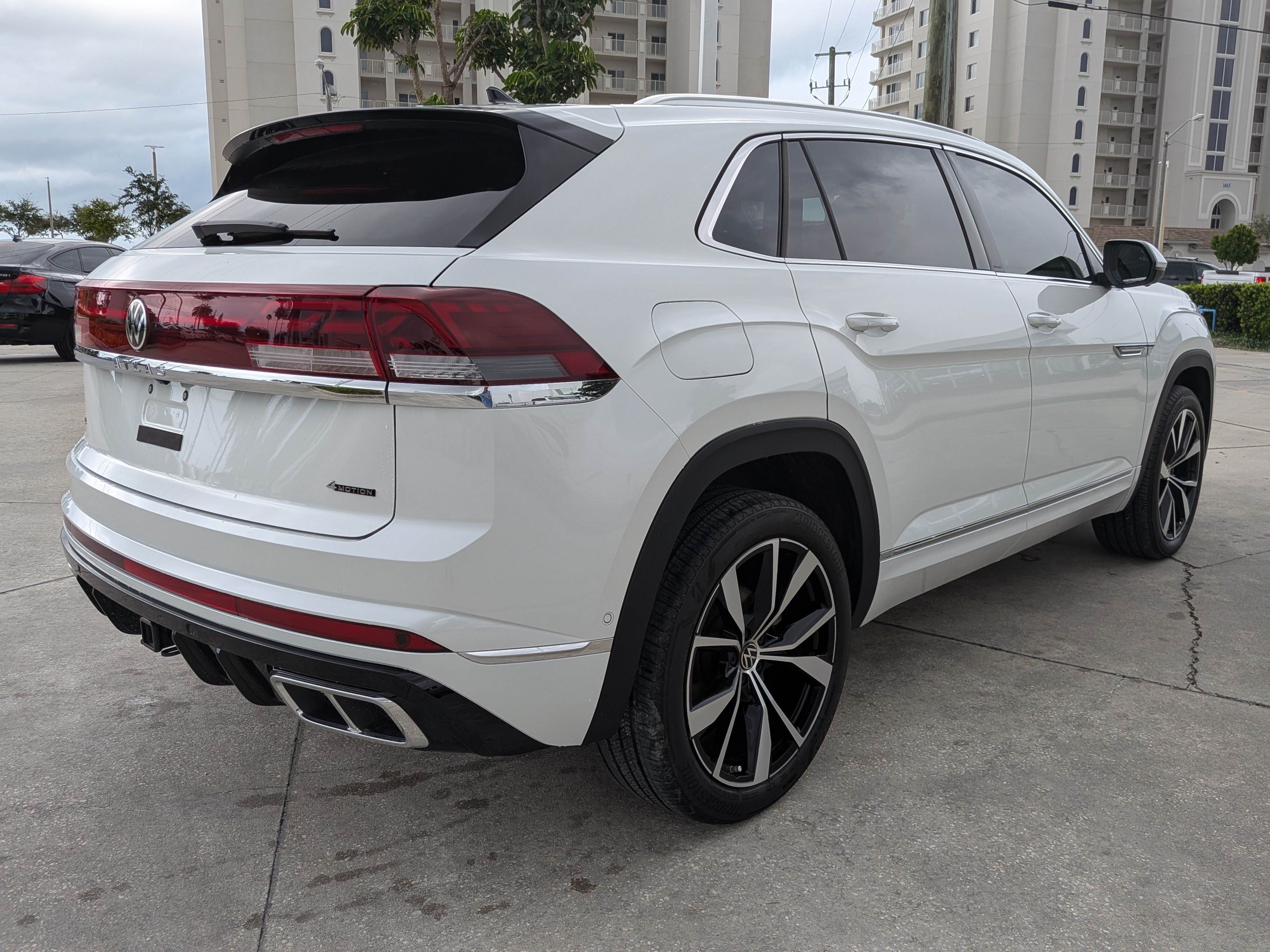 Certified 2024 Volkswagen Atlas Cross Sport SEL Premium R-Line AWD/4WD image 3