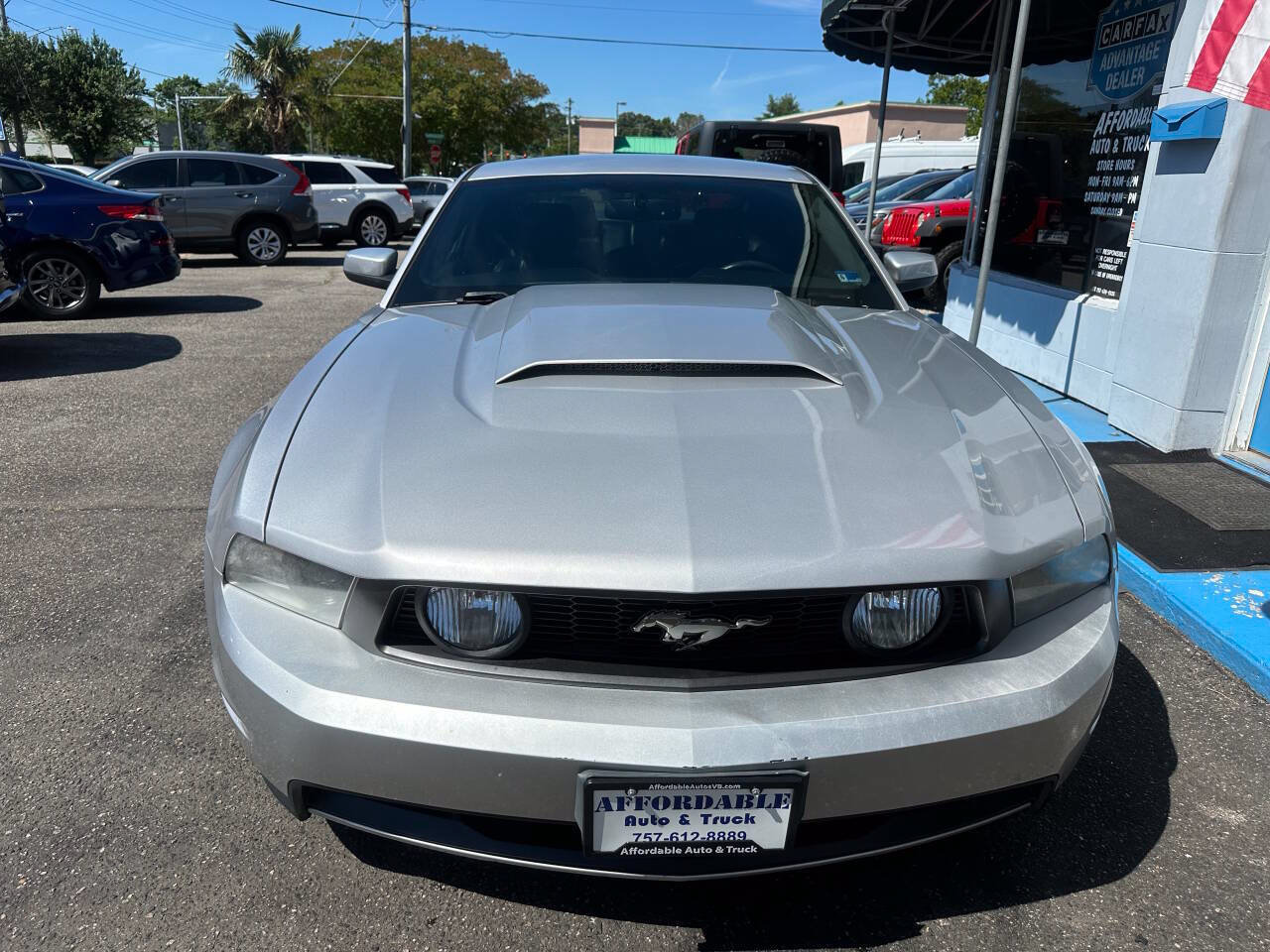 Used 2012 Ford Mustang GT Premium w/ HID Headlamps & Security Pkg RWD image 9