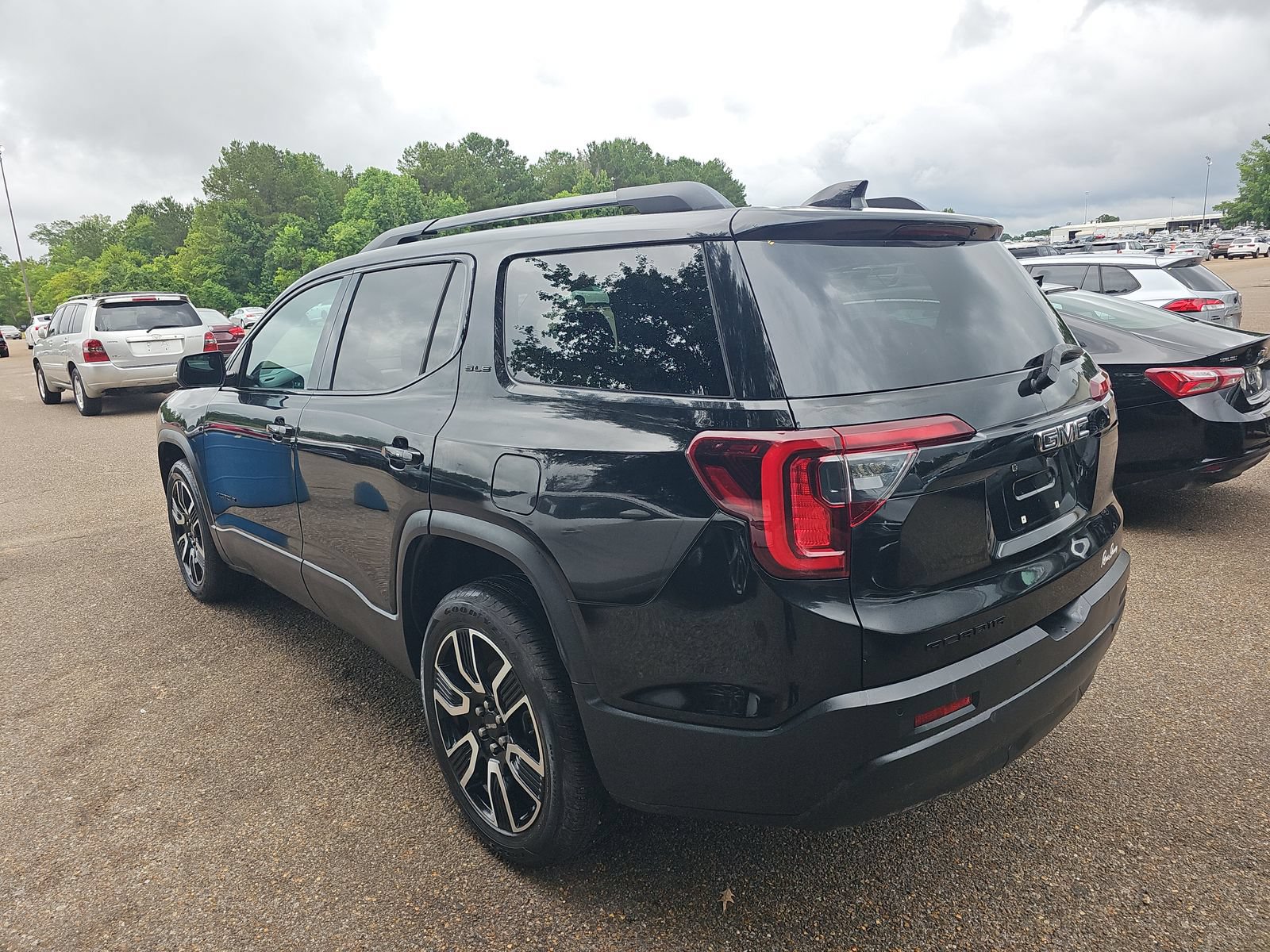 Used 2021 GMC Acadia SLE w/ Elevation Edition FWD image 6