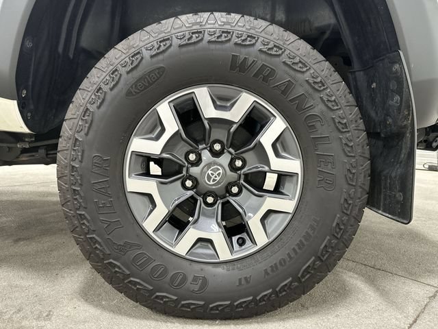 Used 2022 Toyota Tacoma TRD Off-Road w/ Advanced Technology Package AWD/4WD image 11