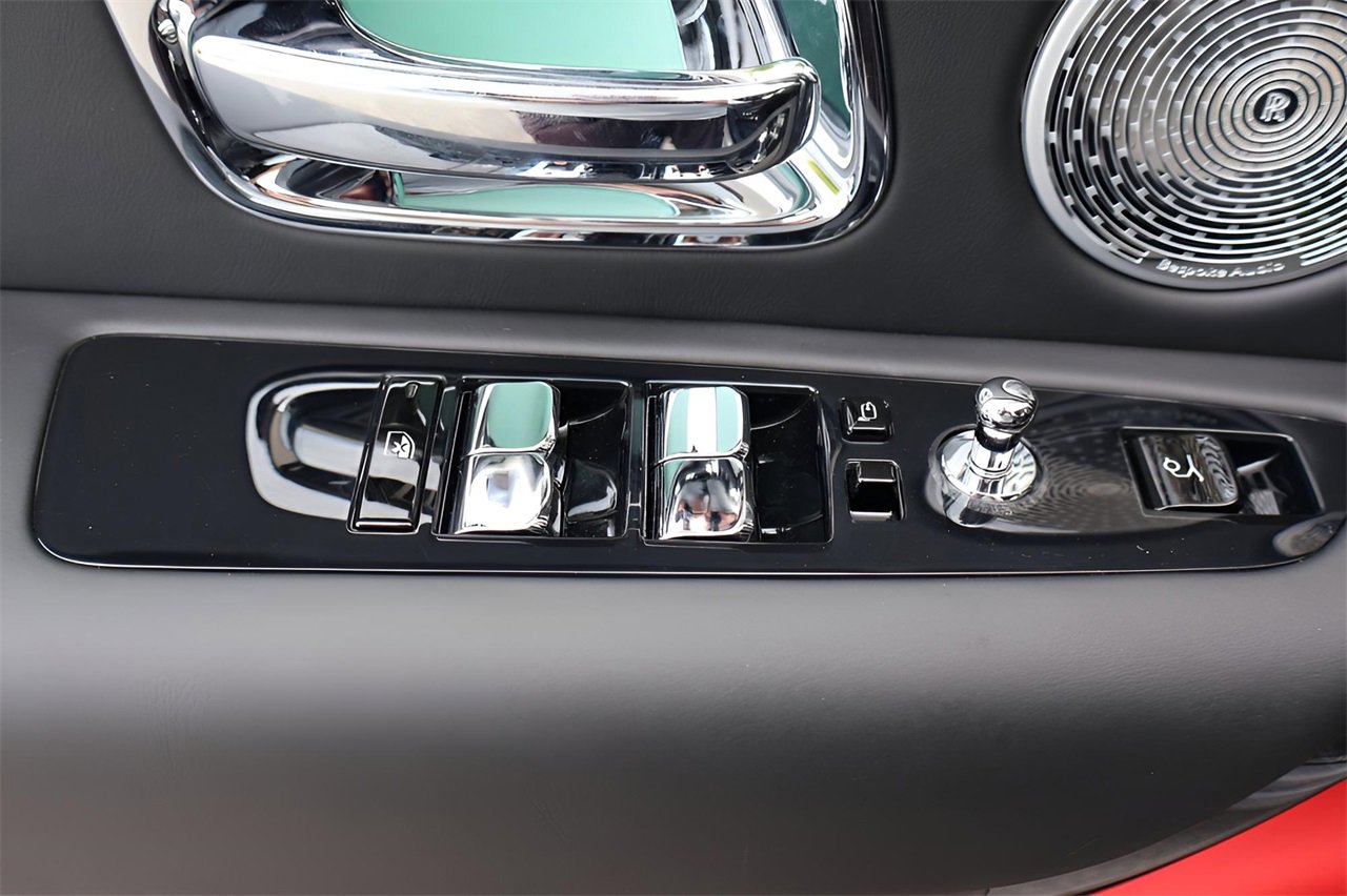New 2026 Rolls-Royce Cullinan Black Badge image 13
