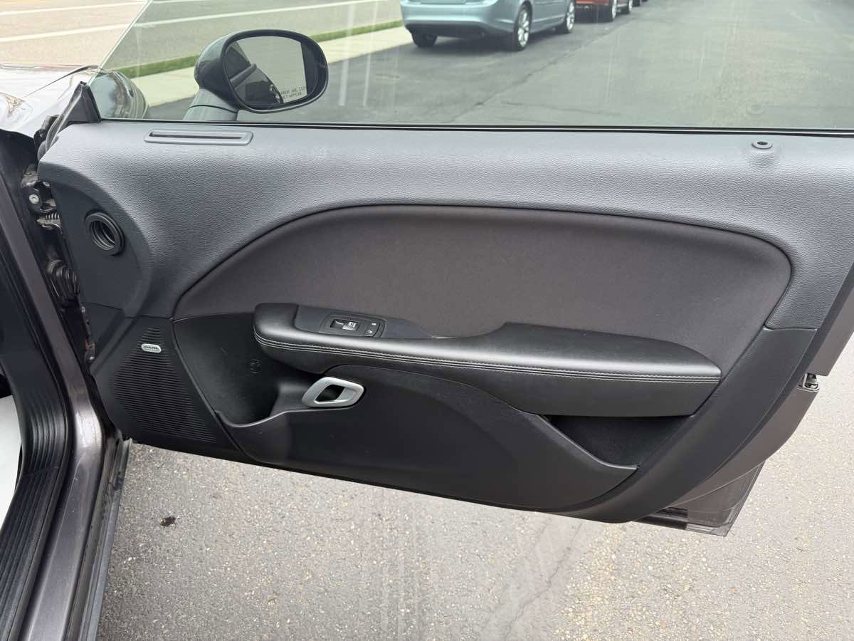 Used 2015 Dodge Challenger R/T w/ Quick Order Package 22B R/T image 18