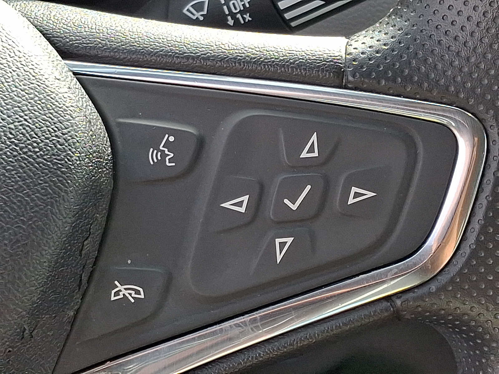 Used 2019 Chevrolet Equinox LS AWD/4WD image 23
