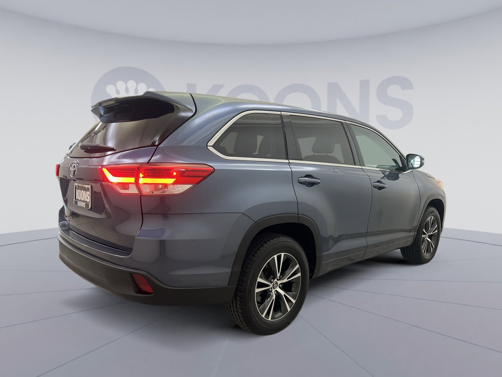Used 2017 Toyota Highlander LE FWD image 8