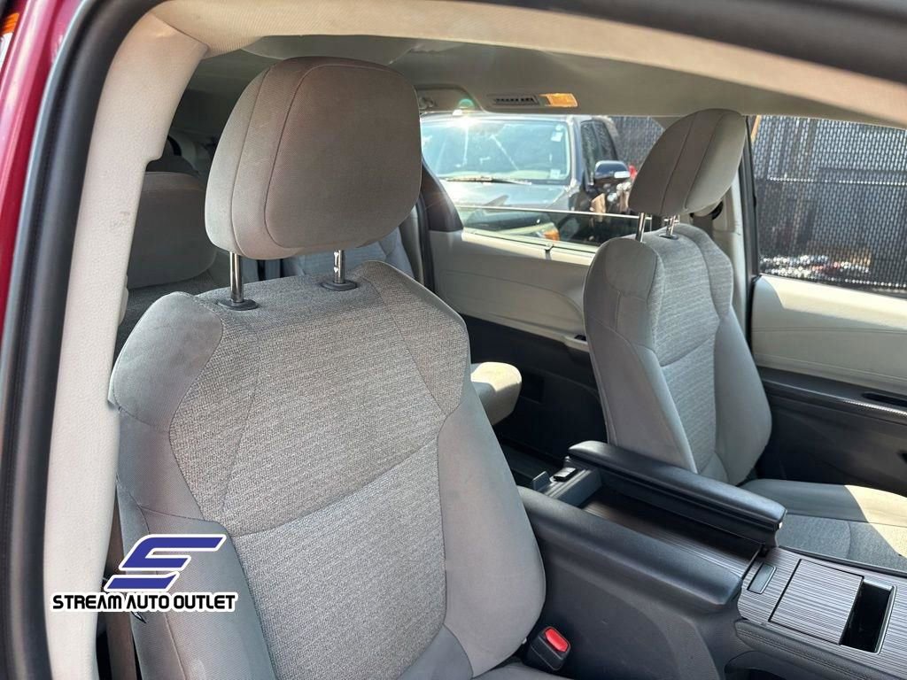 Used 2022 Toyota Sienna LE image 13