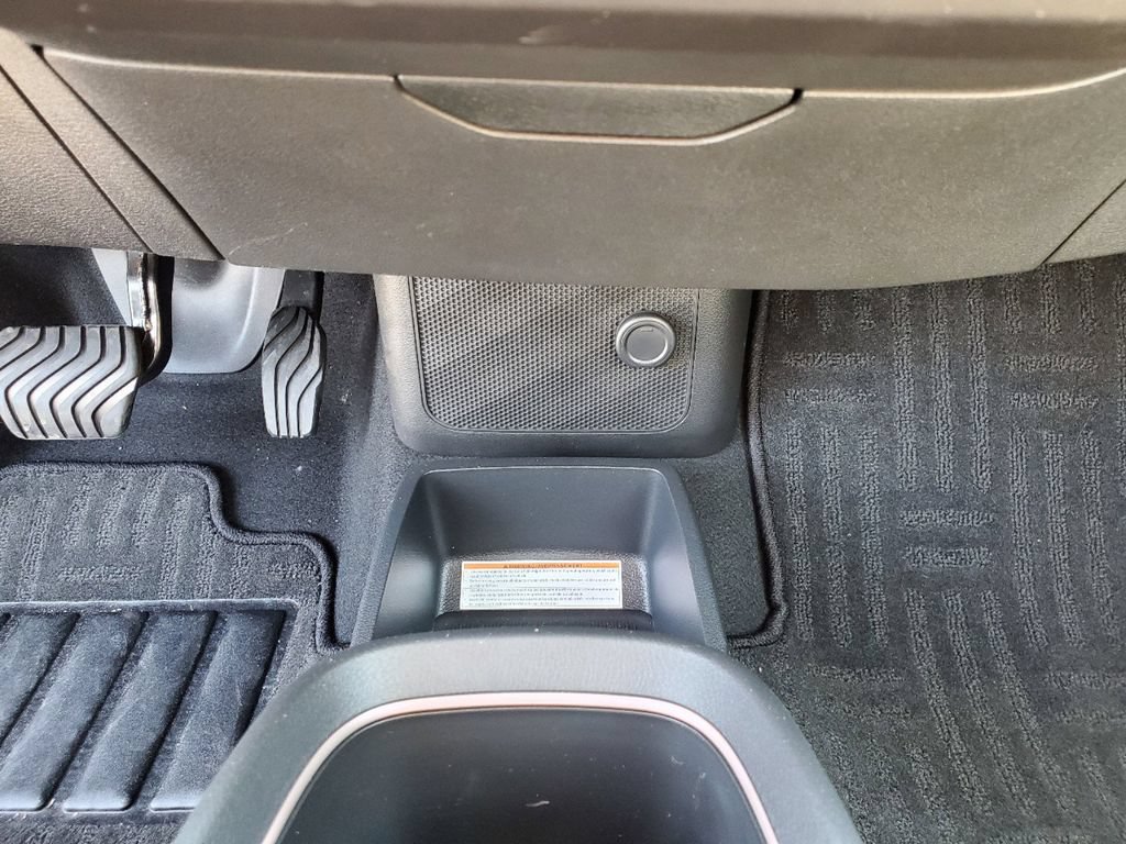 New 2026 Nissan Leaf Platinum+ w/ Cargo Package (Platinum+) FWD image 28